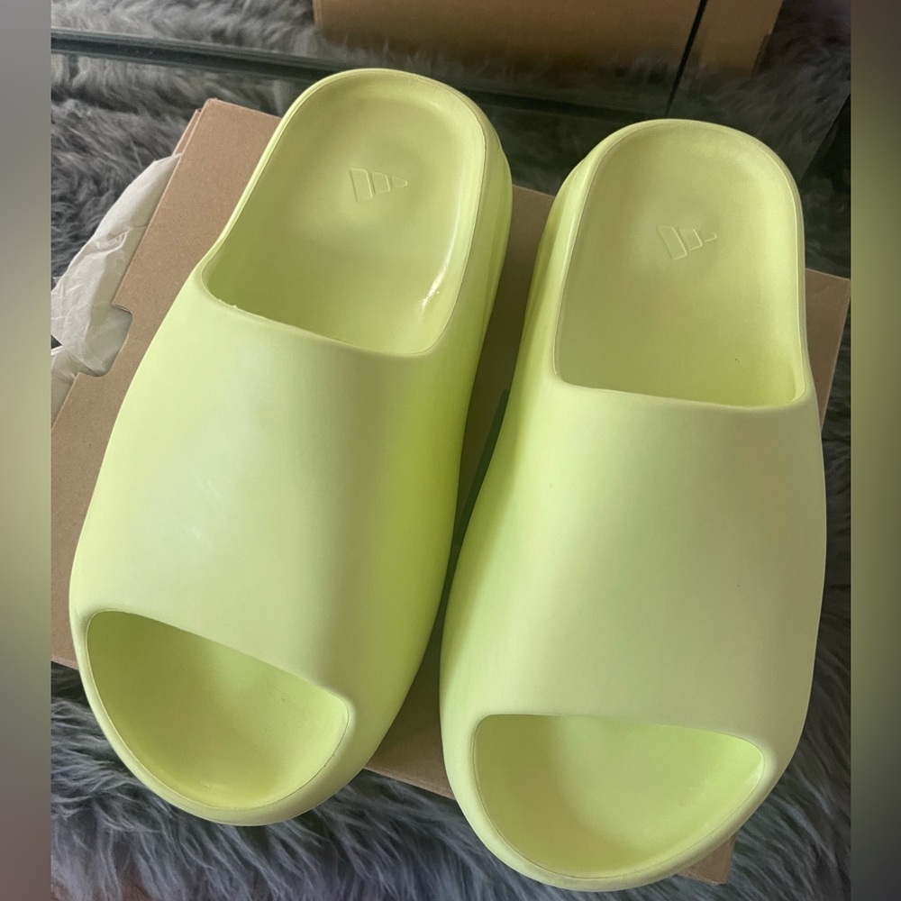 Adidas Yeezy Slides 🟢🟩
